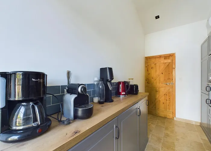 400m De La Mer, Belle Pour 8 Avec Jardin