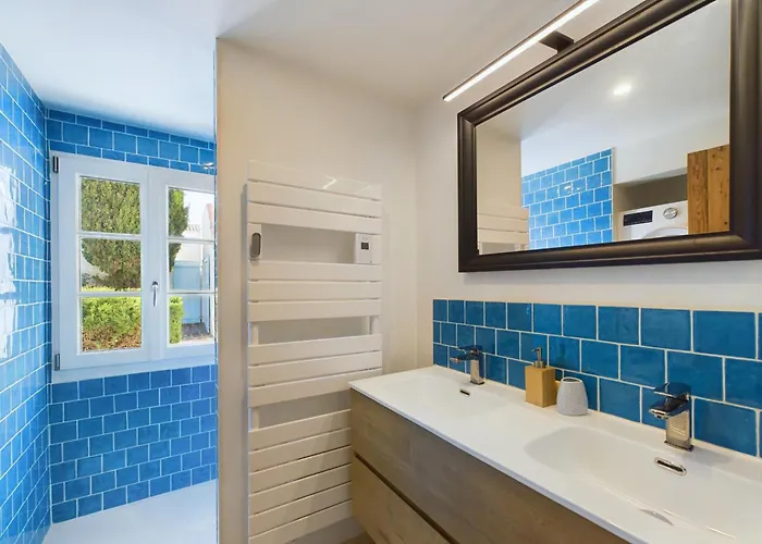 400m De La Mer, Belle Pour 8 Avec Jardin *