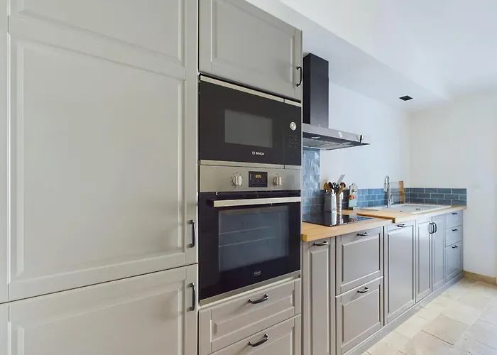 400m De La Mer, Belle Pour 8 Avec Jardin *